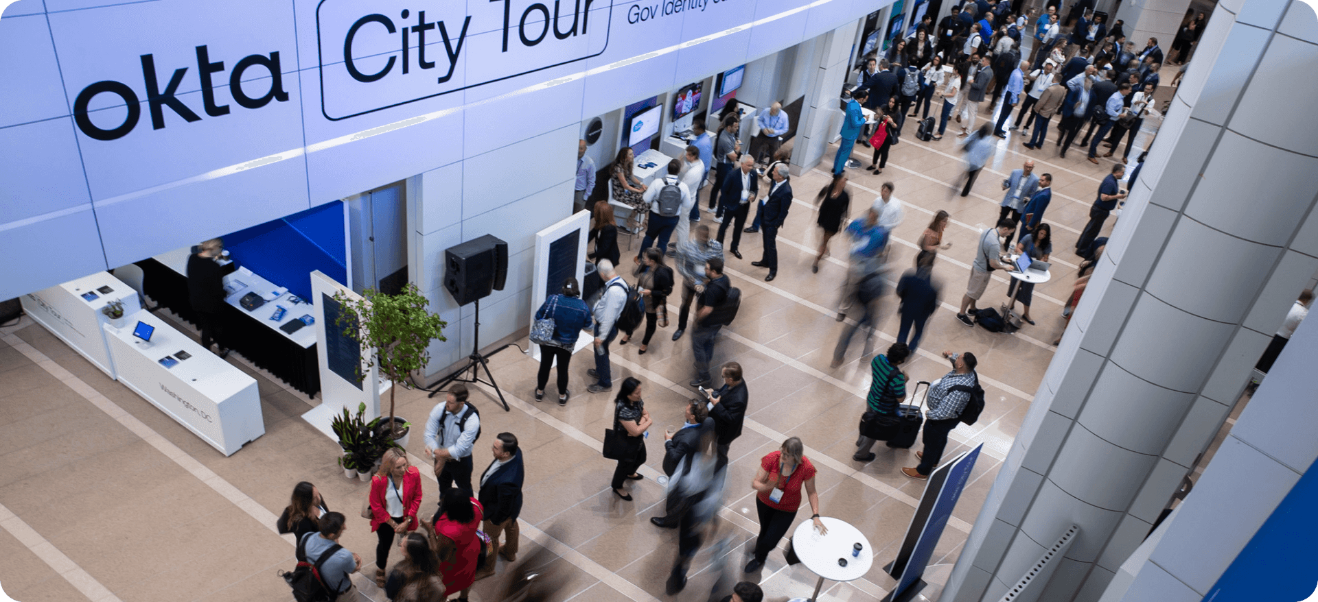 Photo of the crowd at Okta City Tours