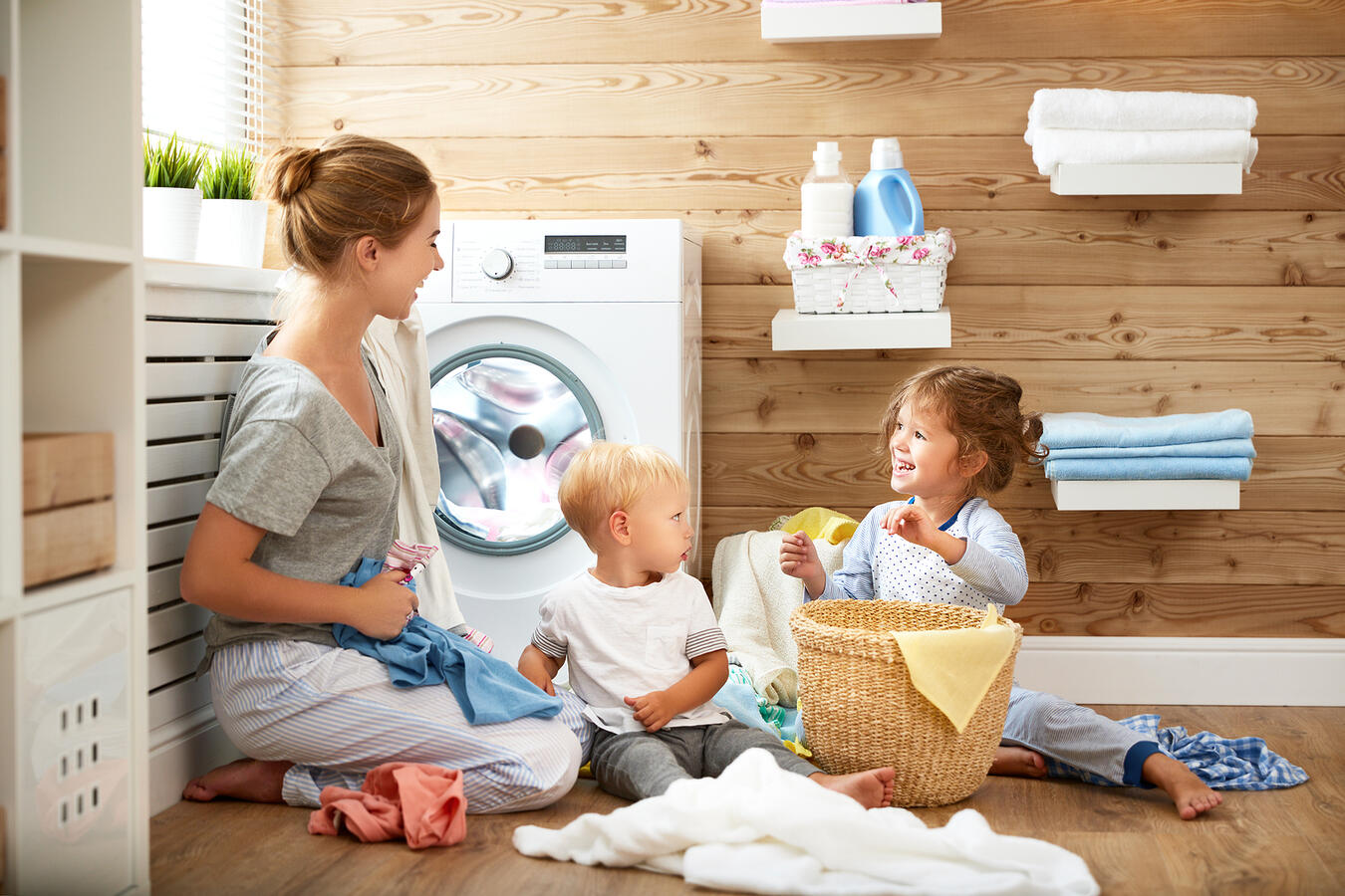 Image with a family sharing a moment in the laundry space